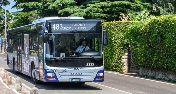 Nuovi orari dei bus, protesta degli studenti veronesi a Riva
