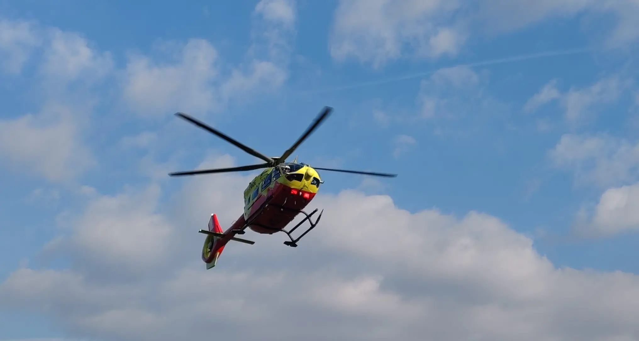 Tragico incidente tra Riva e Ledro: si schianta dopo essersi lanciato con la tuta alare