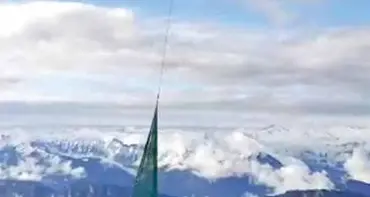 Elicottero in volo sul Bondone per portare la neve: possibile multa per mancanza di autorizzazioni