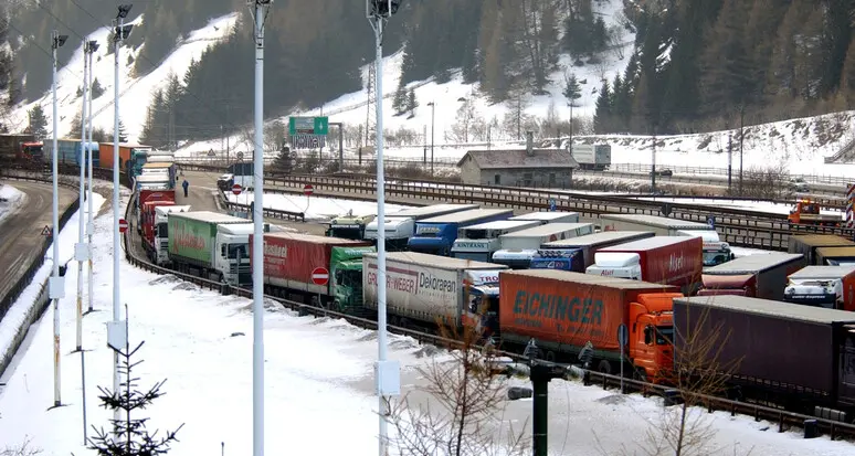 Appello di 67 ong: «Proteggere le Alpi dal traffico di transito eccessivo»