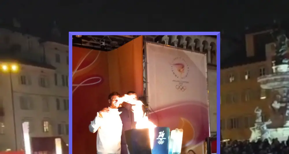Fiamma olimpica a Trento: Ruggero Tita ha acceso il braciere