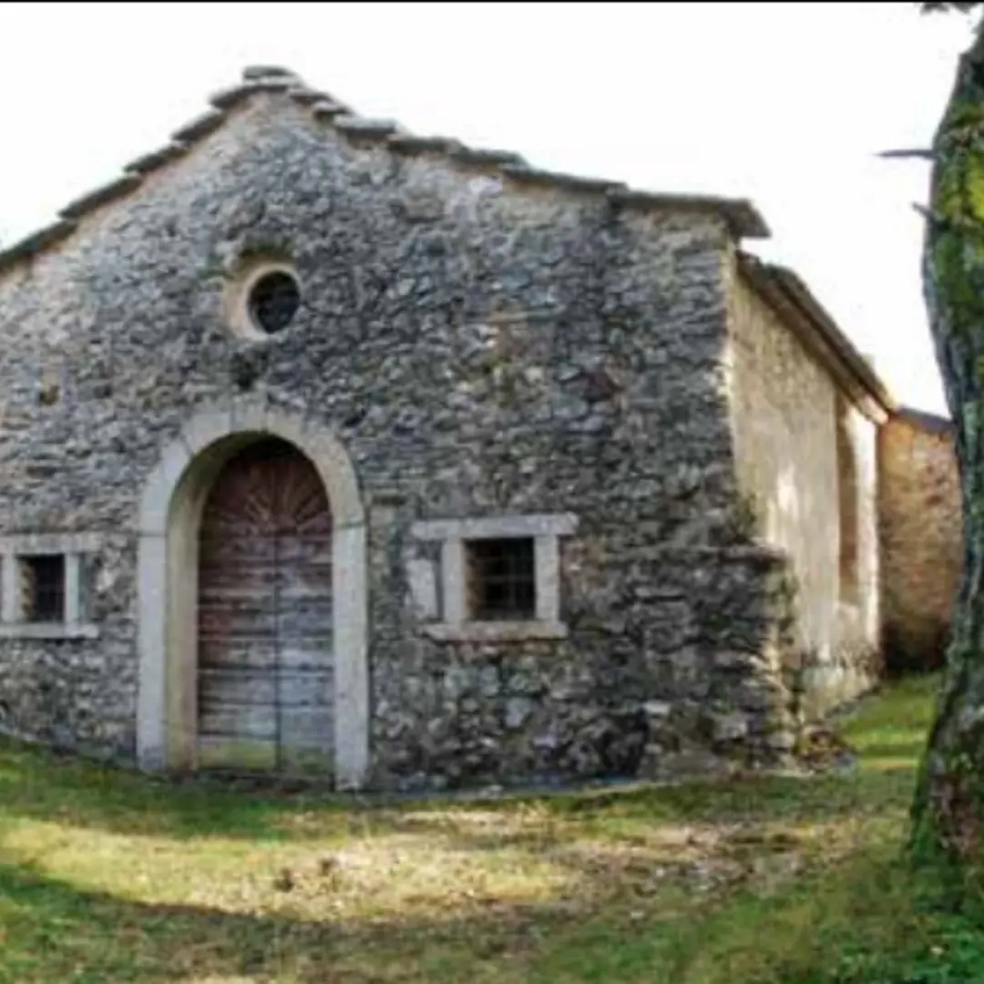 Lago di Cei: esplorazioni a San Martino de Trasiel, piccolo santuario montano