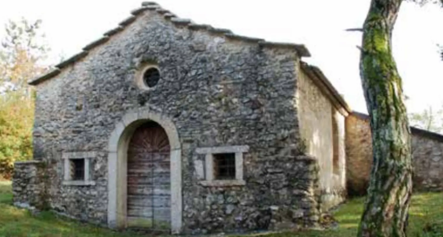 Lago di Cei: esplorazioni a San Martino de Trasiel, piccolo santuario montano