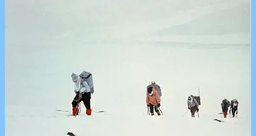 La tragedia di 8 donne sul Pik Lenin per riflettere sul processo decisionale in montagna