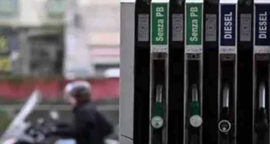 Taglio di 25 centesimi al litro delle accise sui carburanti da oggi per 20 giorni