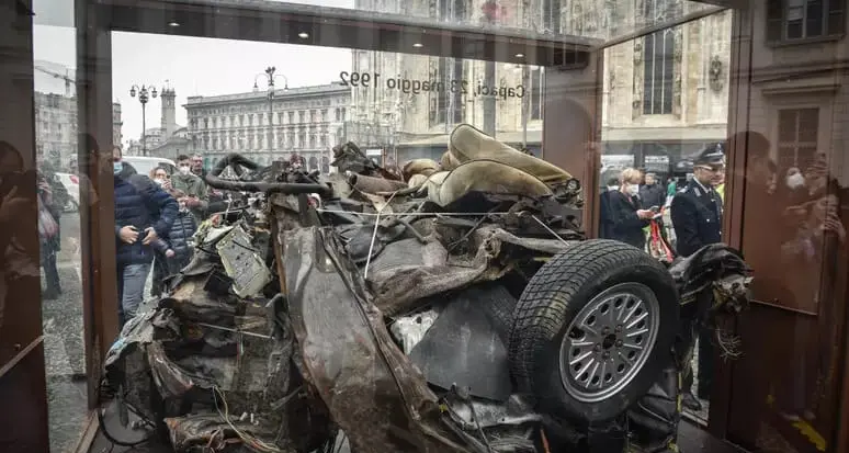 L'attentato mafioso del 1992: esposti a Trento i resti dell’auto di scorta del giudice Falcone
