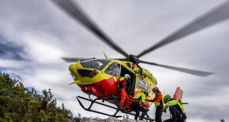 Dro, l'intervento del Soccorso Alpino: tratto in salvo escursionista sopra il lago Bagattoli