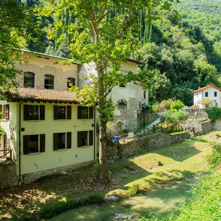 Toscolano Maderno, fra storia della carta e percorsi enogastronomici
