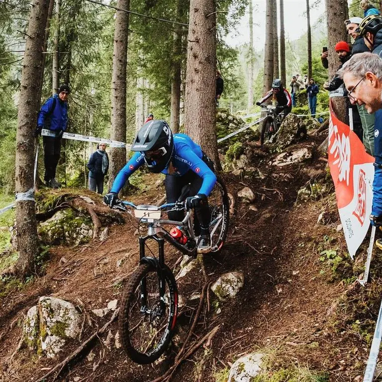 Mountain bike enduro: sulle Dolomiti la Coppa del mondo Uci