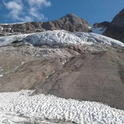 «Marmolada. Il respiro della Regina»: installazione immersiva a Predazzo