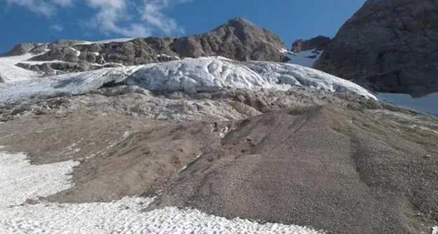 «Marmolada. Il respiro della Regina»: installazione immersiva a Predazzo