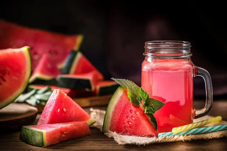Mangiare all’aperto, attenzione al caldo: i consigli degli esperti per l’estate