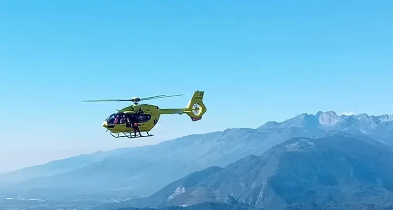 Innsbruck, supera una transenna e precipita: grave un altoatesino