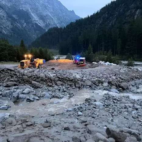 Colata detritica in val Genova: l'accesso resta chiuso