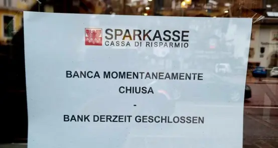Ortisei, due banditi armati rapinano la Cassa di risparmio