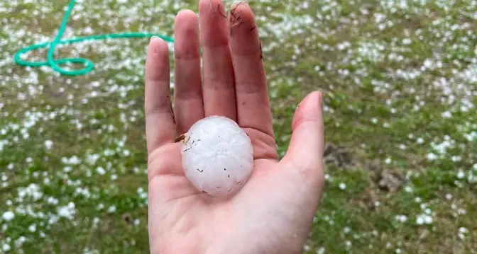 L'ondata di maltempo arriva in Trentino: violenta grandinata tra Arco e la Val di Ledro