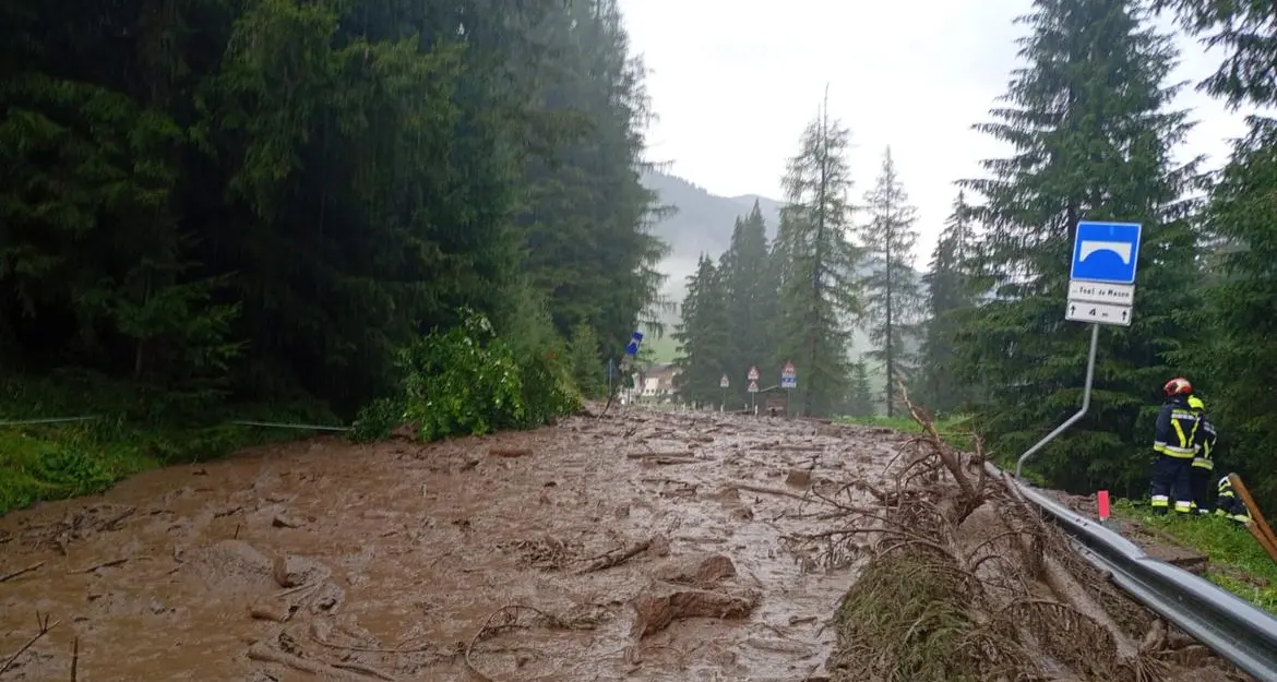 Violento nubifragio in Val di Fassa, evacuazioni e viabilità in tilt