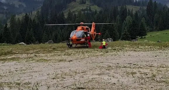 Pale di San Martino, tre giovani bloccate nel temporale: elicottero da Bressanone