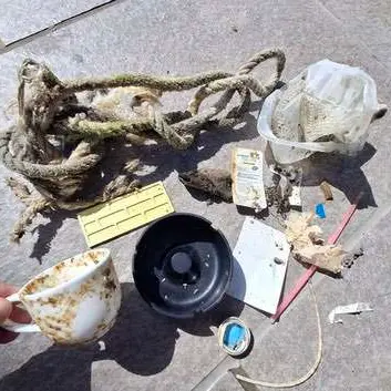 Rifiuti sul fondo del Garda, i sub: «Il lago non è una discarica»