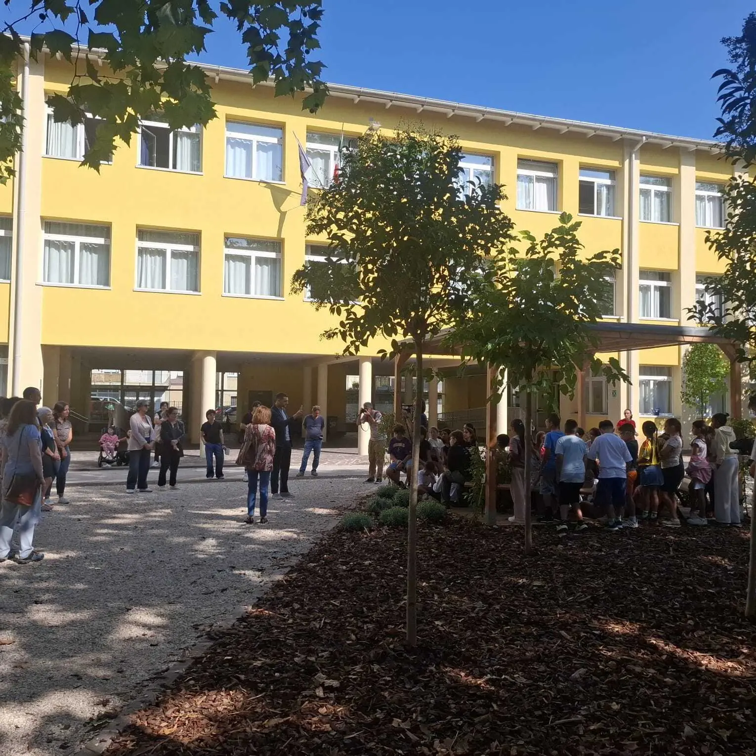 Scuole contro le isole di calore: alle Savio il nuovo cortile climatico