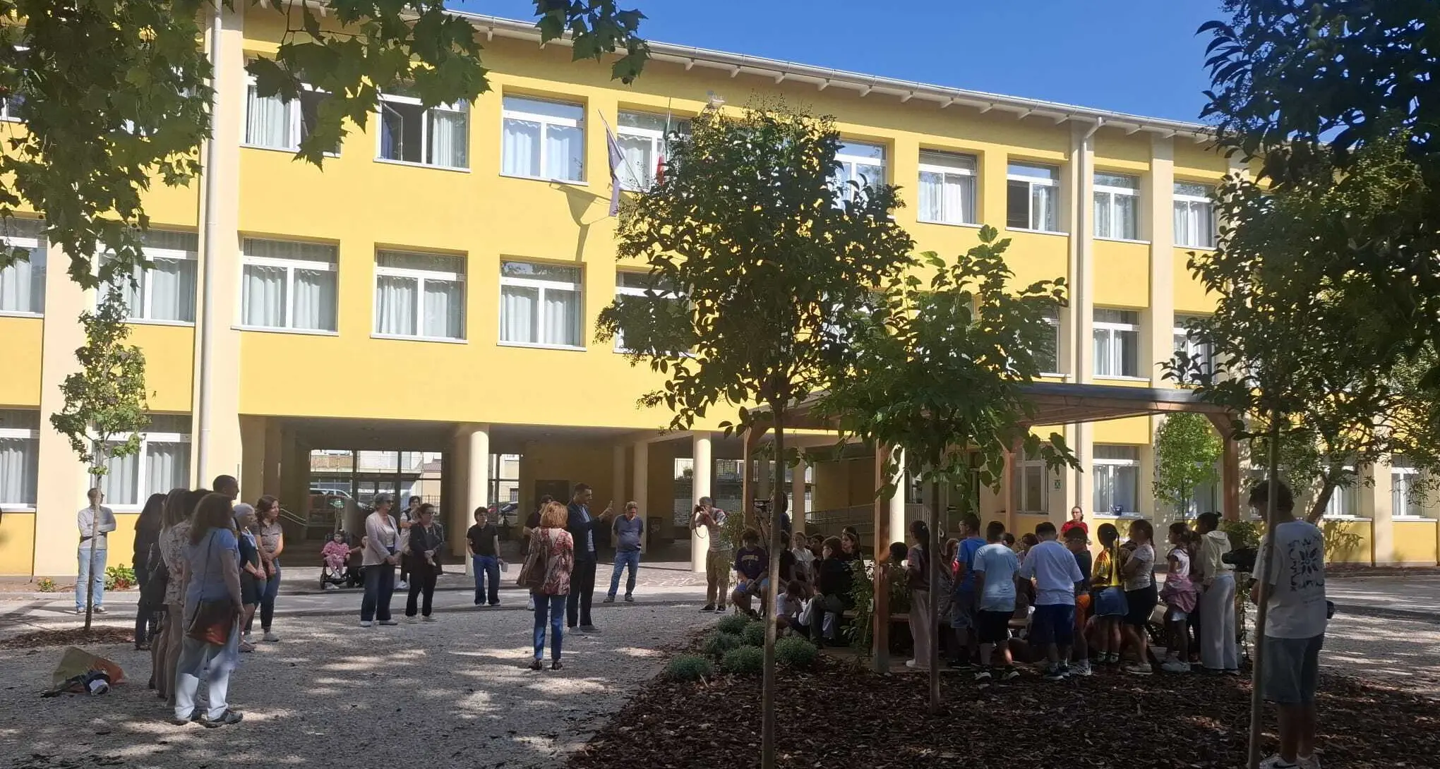 Scuole contro le isole di calore: alle Savio il nuovo cortile climatico