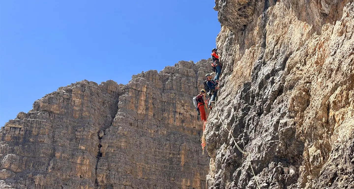 Le sezioni Sat di Rovereto e Mori celebrano la Scuola di alpinismo e scialpinismo Castel Corno