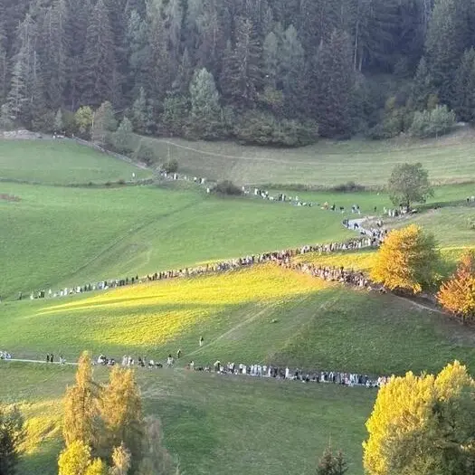Assalto alle Dolomiti: l'overtourism asiatico spinto da tv e social