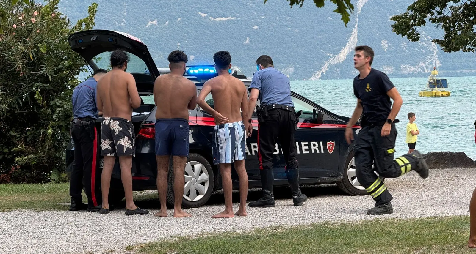 Riva, si tuffa a Punta Lido e non riemerge più: in corso le ricerche
