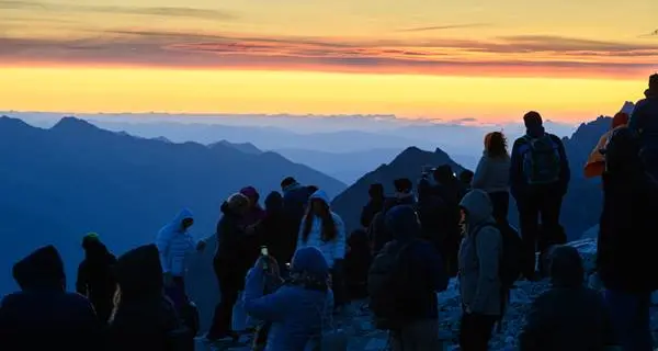 Alba in quota, un rituale tra cielo e musica