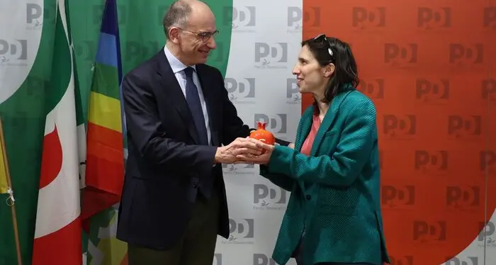 Pd, Letta passa il testimone a Elly Schlein. Lo strappo di Fioroni: «Lasciamo»