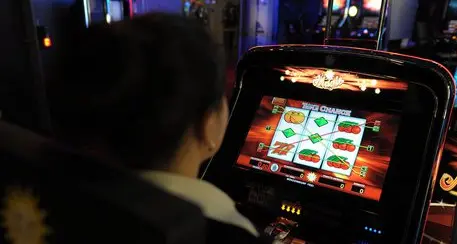 Slot e distanze dai luoghi “sensibili”, il Consiglio di Stato conferma: fino al 23 marzo le sale gioco restano aperte