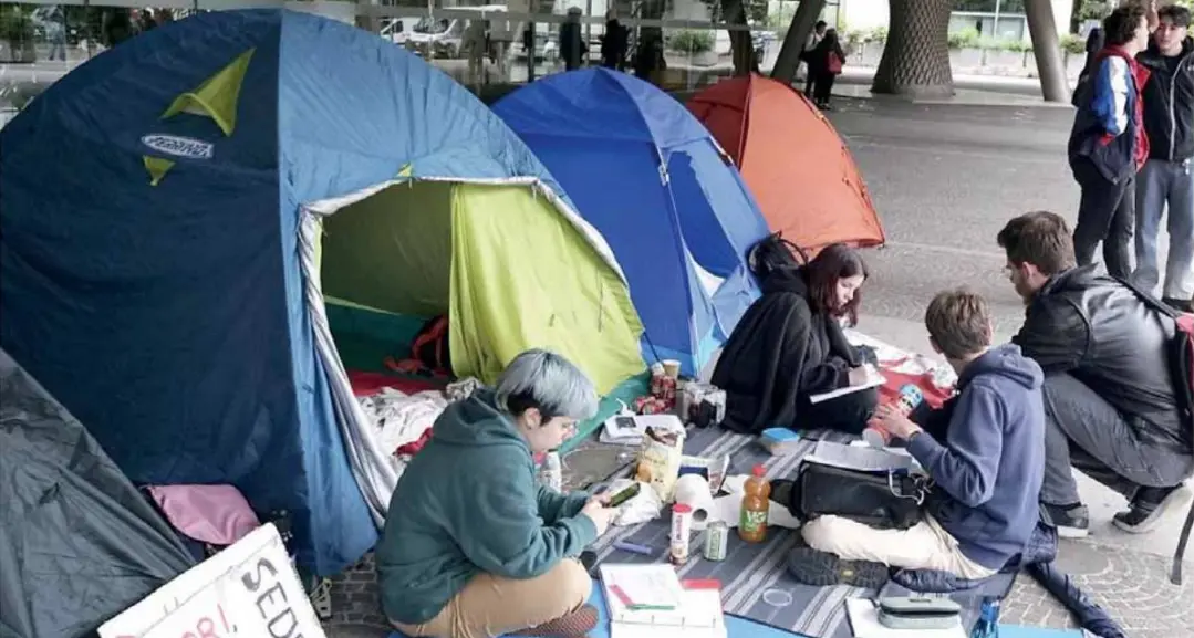 In tenda per il diritto alla casa: «La nostra battaglia è di tutti»