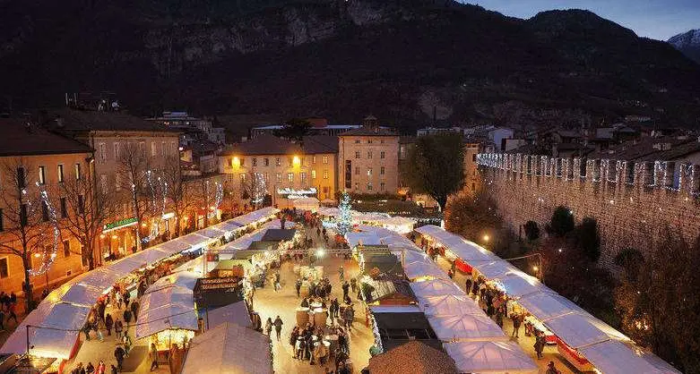 Trento Città del Natale, dai mercatini al pattinaggio: oggi si parte