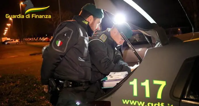 Furti e truffe a raffica: arrestata dalla Finanza a Trento mentre è alla guida di un’auto
