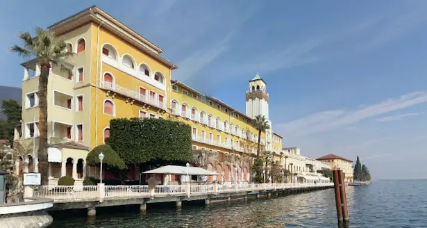 Chiuso e in vendita il Grand Hotel Gardone: ospità Churchill, D’Annunzio, Nabokov e tanti altri