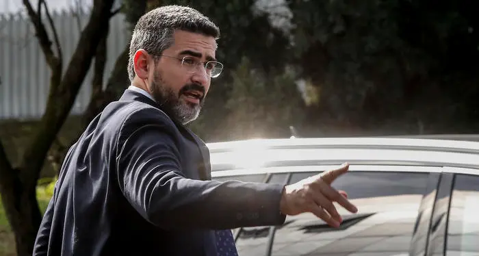 Quirinale, nel M5S scoppia il caso Fraccaro. L'accusa: “Ha trattato voti con Salvini”