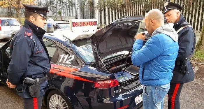 Alcol e droga alla guida in Trentino, ritirate 231 patenti in 6 mesi dai carabinieri. Una piaga giovanile