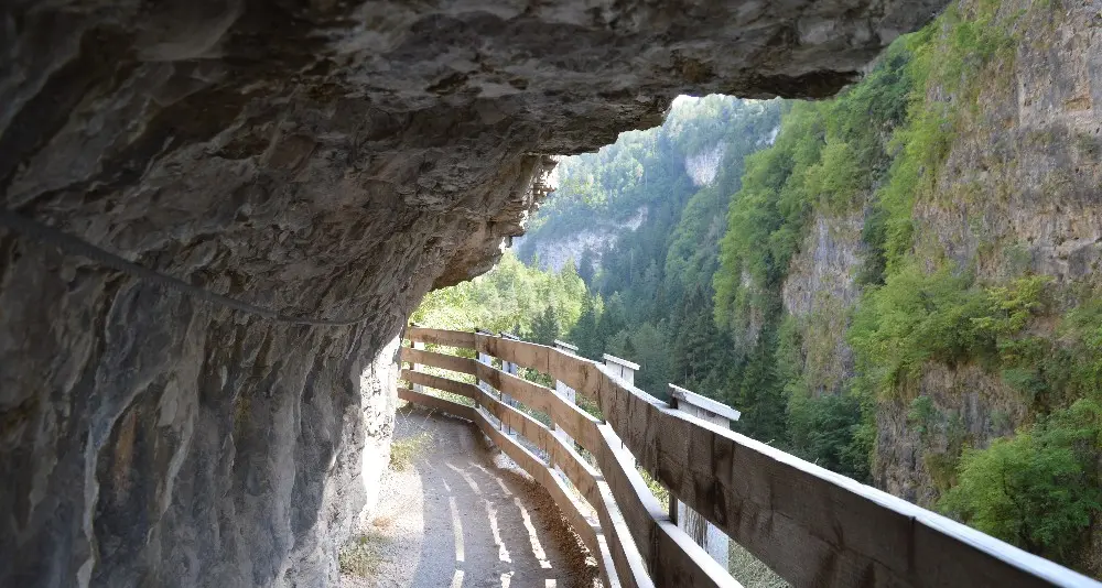 Riaperto il “sentiero nella roccia” che porta al Santuario di San Romedio