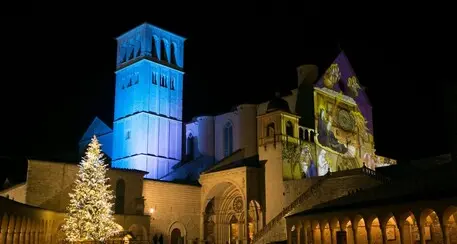 Albero di Natale e presepe di Romeno ad Assisi: l’8 dicembre l’accensione