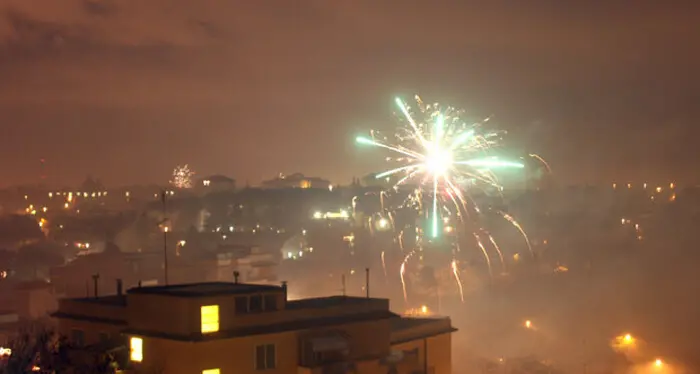 Sparo in casa: mamma muore durante i festeggiamenti ad Afragola