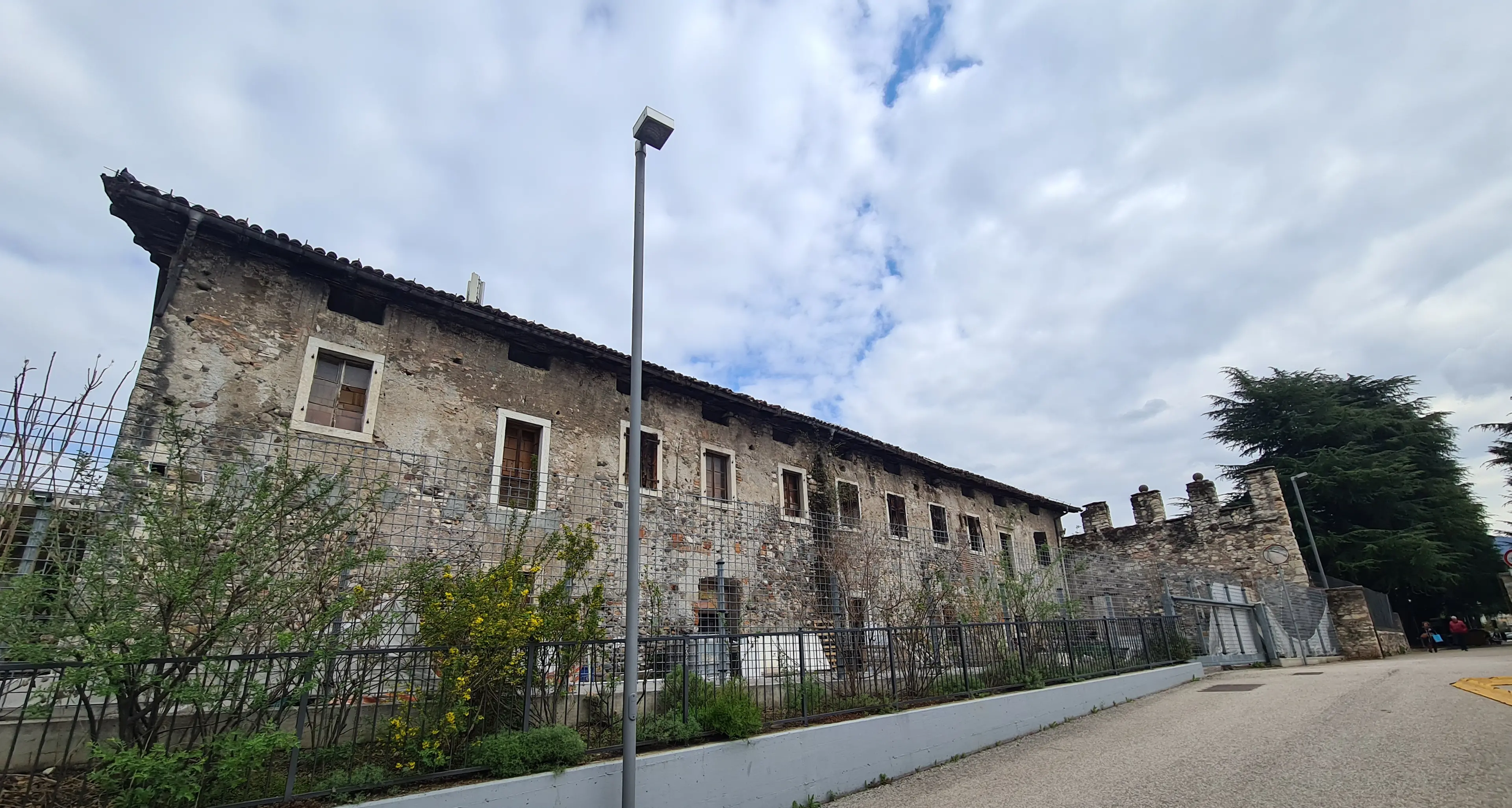 Trento, 12 offerte per il restauro della Barchessa