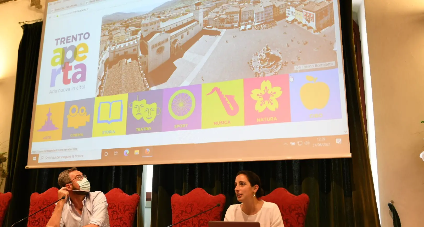 Trento, nei quartieri il cinema d’estate viaggia su un camioncino