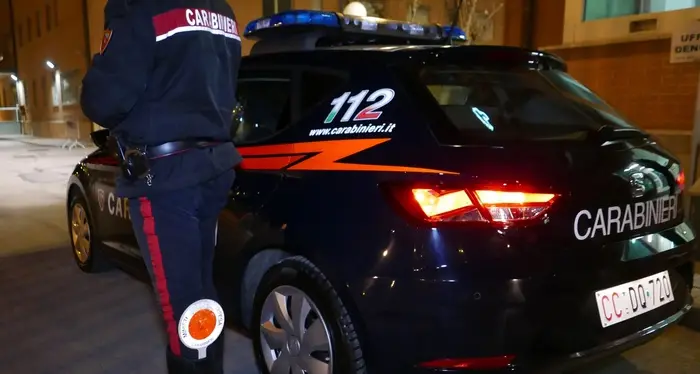 Maltrattamenti alla moglie: i carabinieri entrano in casa e arrestano un 40enne trentino