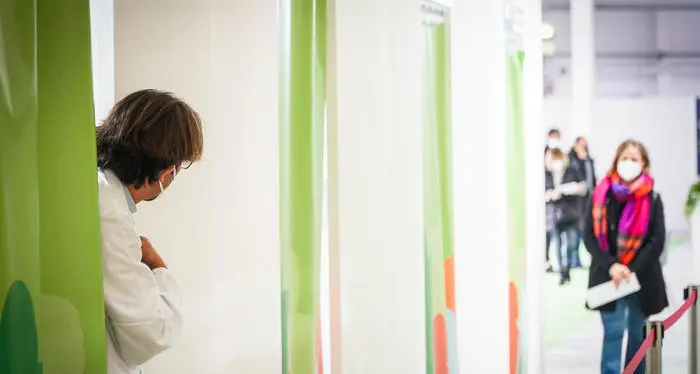 La campagna di vaccinazione va nella direzione giusta. Tra un mese gli anziani non moriranno più di Covid, in luglio la “protezione di gregge”