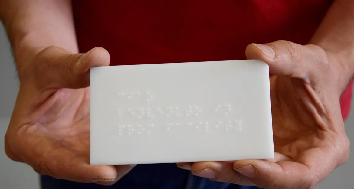 Arrivano da Rovereto le targhette in Braille per riconoscere gli oggetti