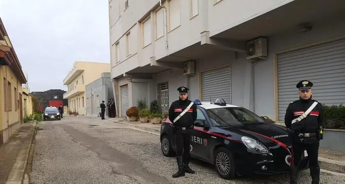 Messina Denaro, nel covo vestiti di lusso e pillole di viagra: ma niente «carte di mafia»