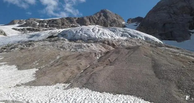 Marmolada, Legambiente: «Il ghiacciaio potrebbe scomparire prima del 2040»