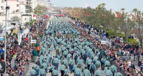 Adunata degli alpini, si passa dalle polemiche alle petizioni: migliaia di firme contro e pro