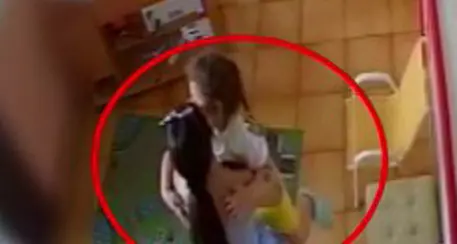 La mamma di Elena: «L'ho uccisa girata, non volevo guardarla»