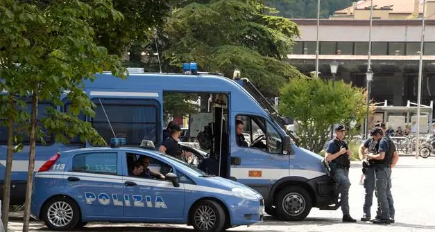 Spacciatore beccato in piazza Dante da Polizia locale e Squadra Mobile